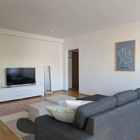 7 - Comfy With Sauna, Private Parking