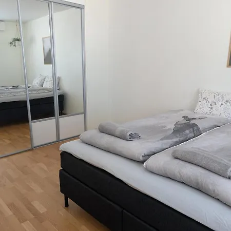 7 - Comfy With Sauna, Private Parking Appartement *