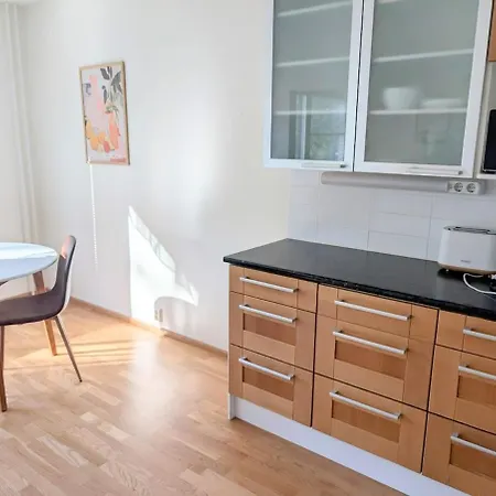 7 - Comfy With Sauna, Private Parking