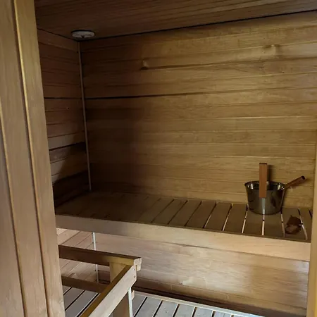 Apartman 7 - Comfy With Sauna, Private Parking *