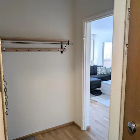 7 - Comfy With Sauna, Private Parking *